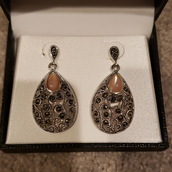Le Vieux Drop Earrings - Picture 2 of 2